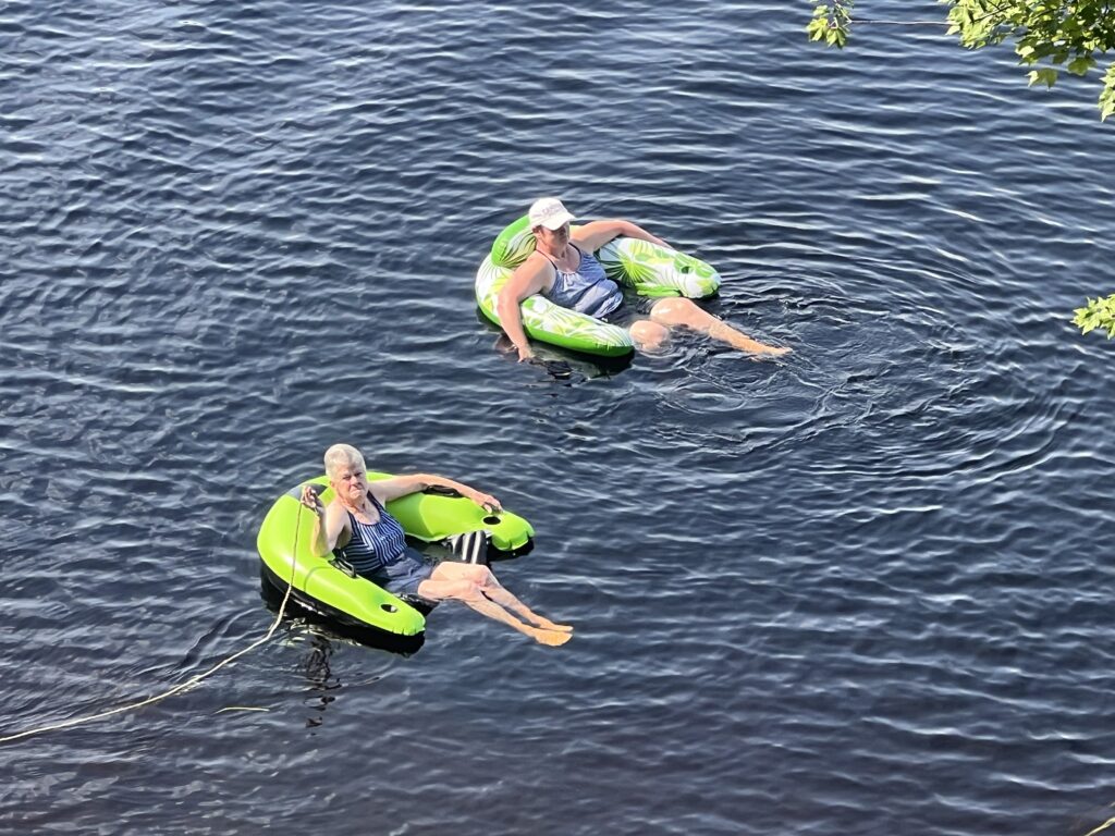 Phylis and Stephanies floating around......